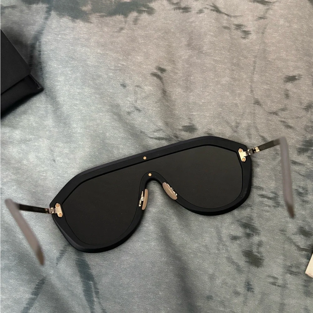 Fendi Sunglasses - Picture 3 of 6